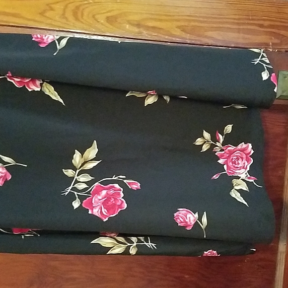 Maggie Lawrence Women's  Floral skirt Size Medium - Picture 3 of 6